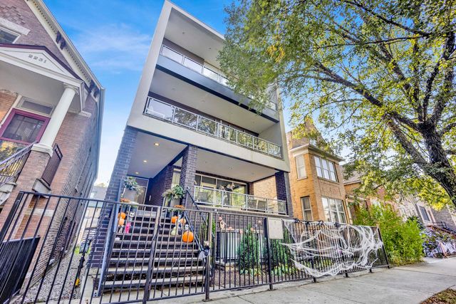 $874,900 | 2235 West Belden Avenue, Unit 3 | Bucktown