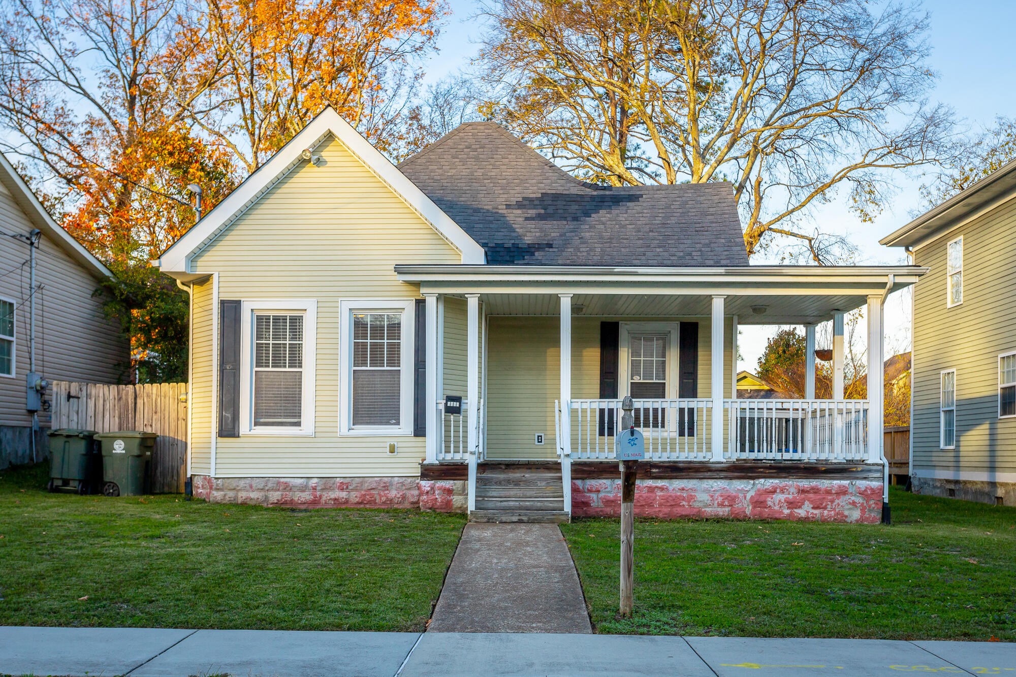 a front view of house with yard