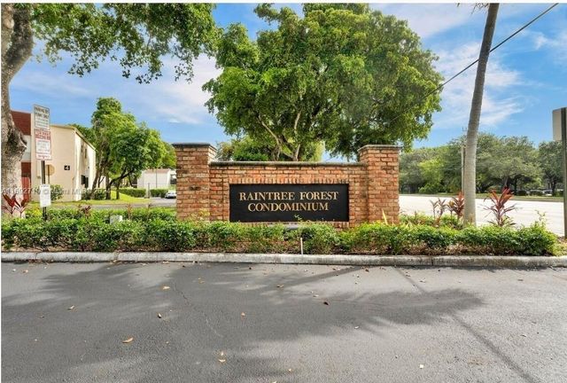 $2,100 | 301 North Pine Island Road, Unit 215 | Jacaranda