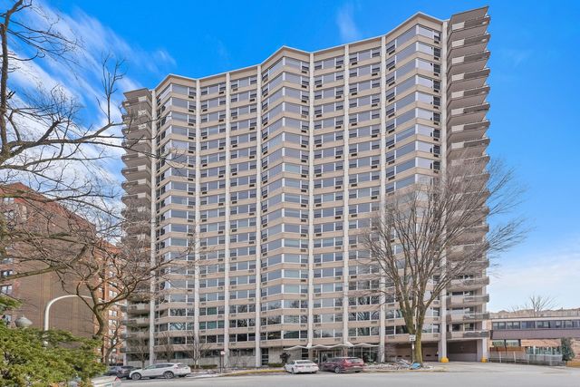 $130,000 | 555 West Cornelia Avenue, Unit 1803 | Lake View East