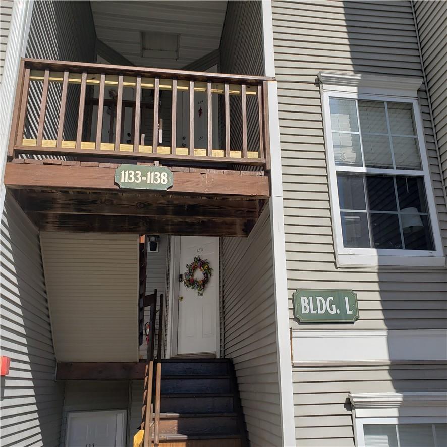 Entrance to property with a balcony