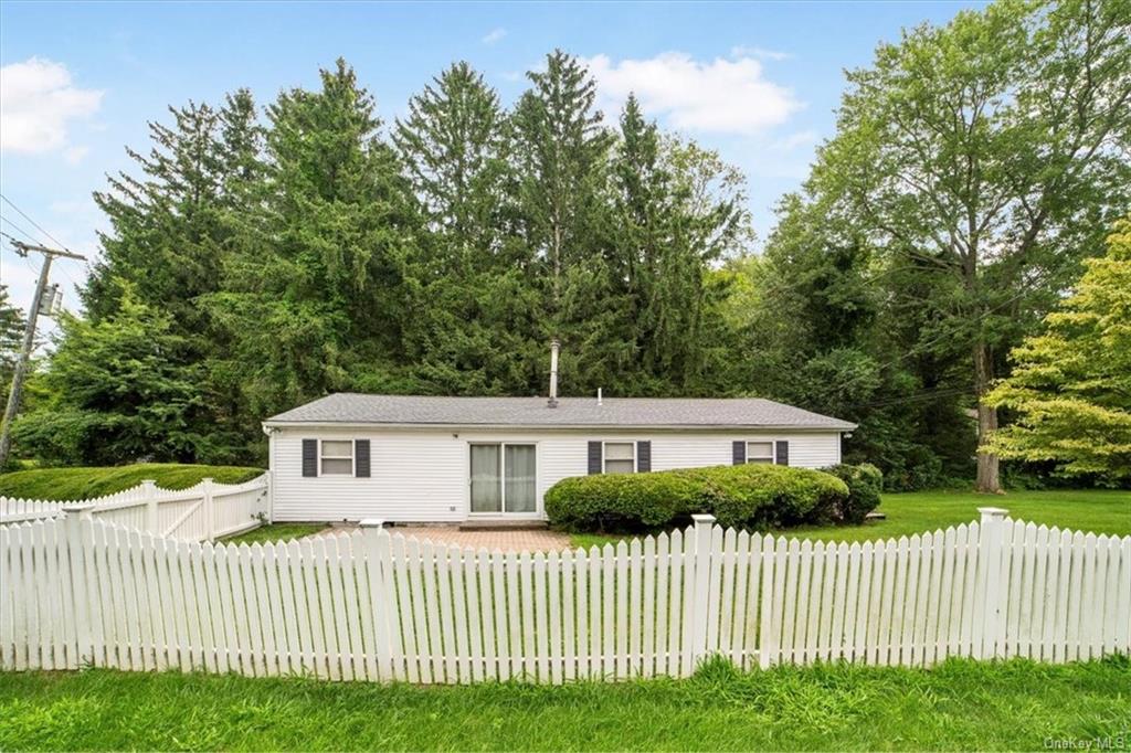 View of front of house featuring a front lawn