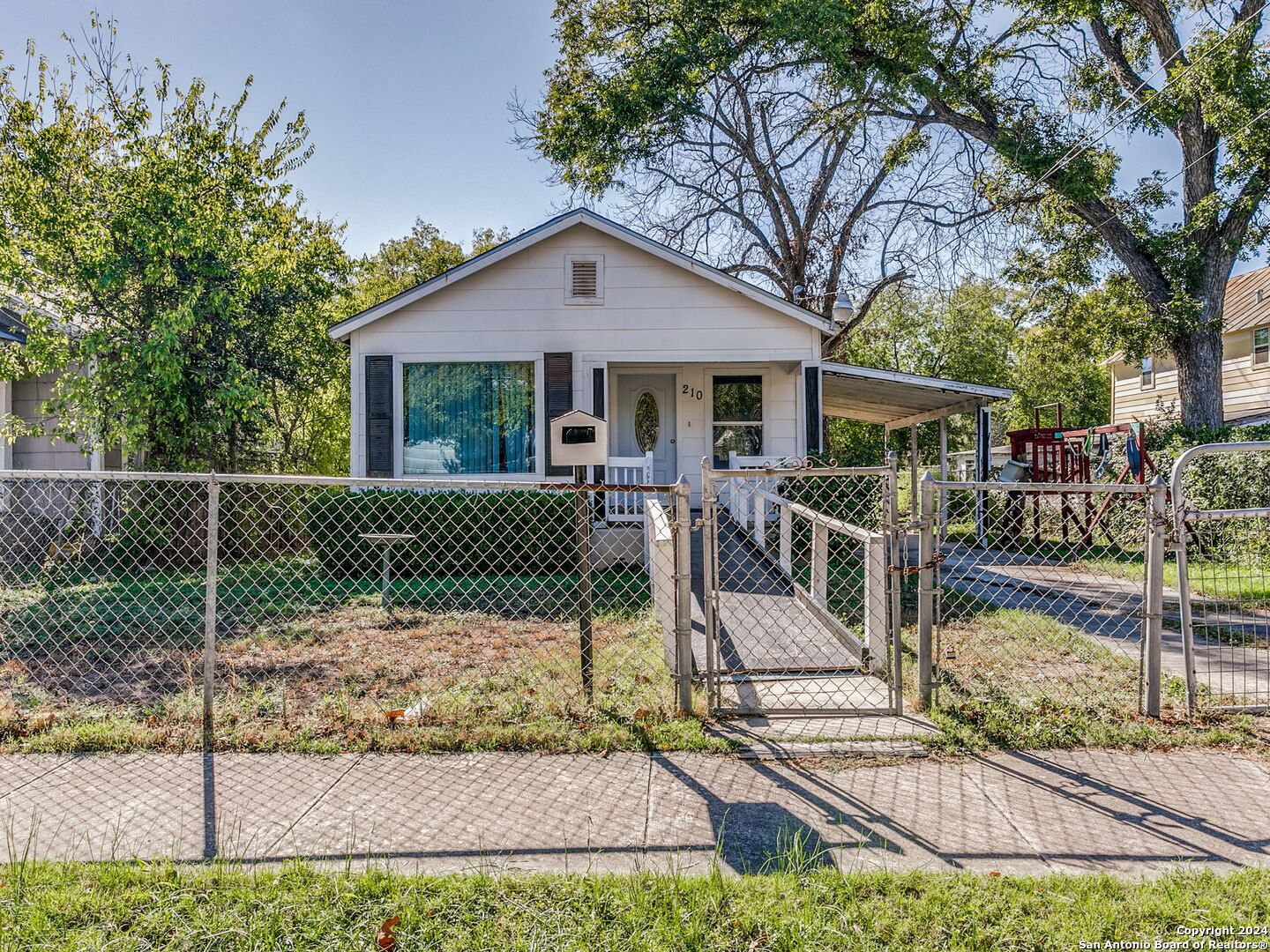 a view of a house with backyard and sitting area