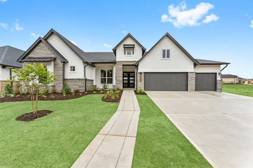 a view of outdoor space yard and front view of a house