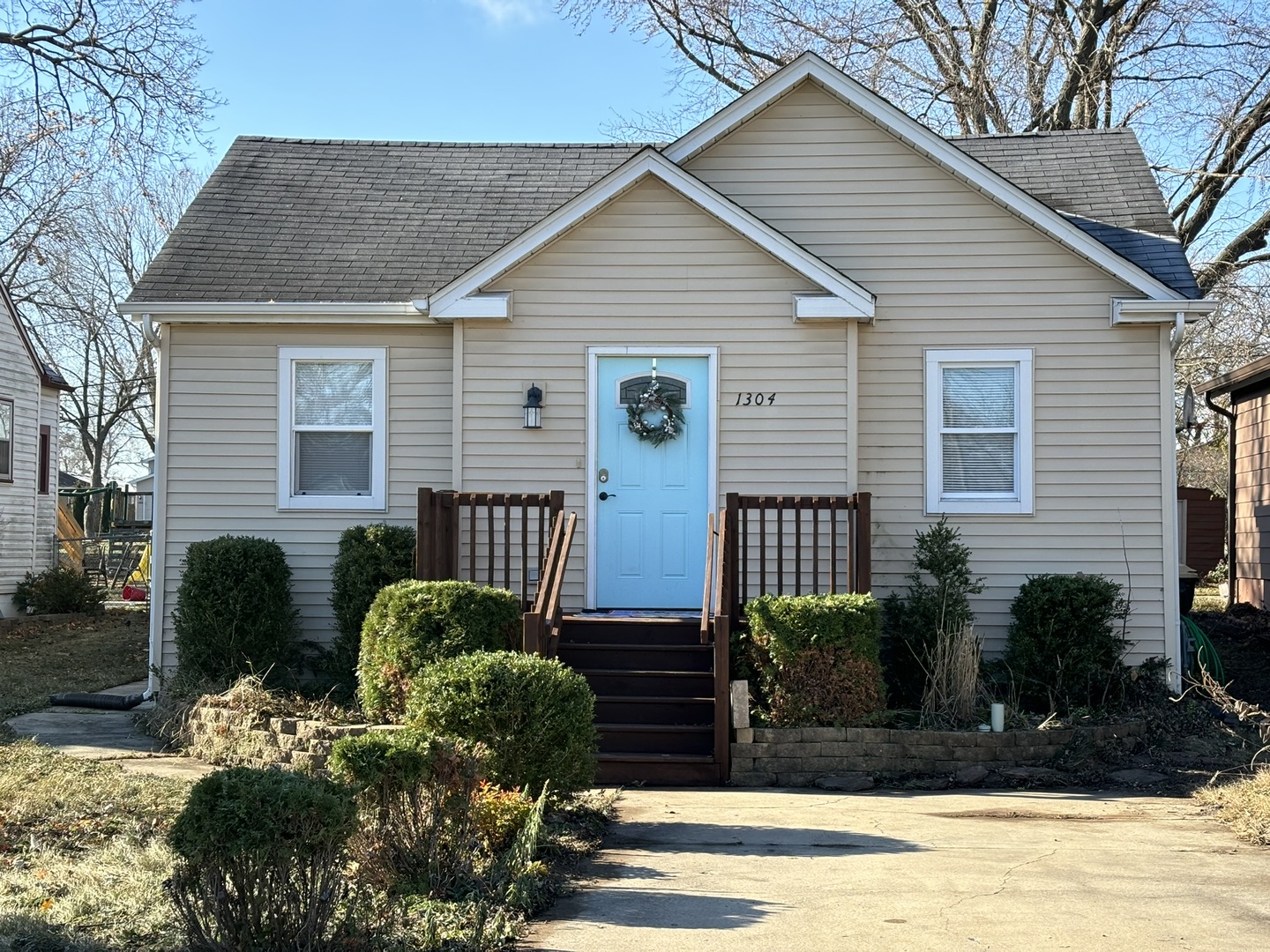 a view of a house with a yard and plants