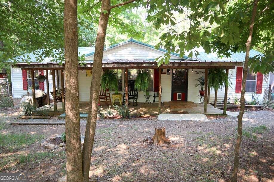 a view of a house with backyard and sitting area