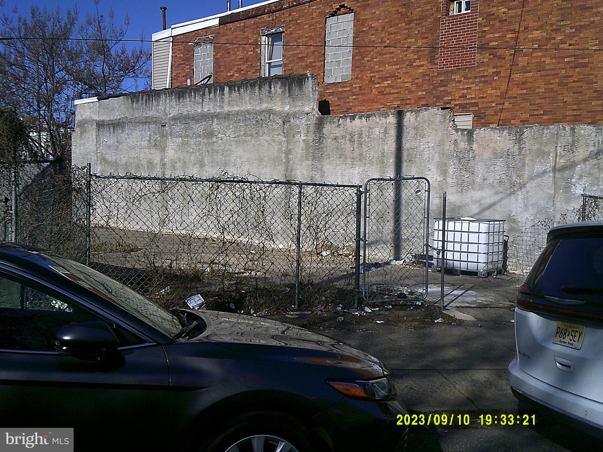 a picture of car parked on the street