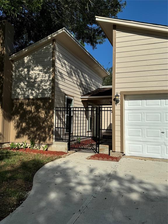 Welcome to 11419 Meadow Joy Drive, Houston, TX 77089.