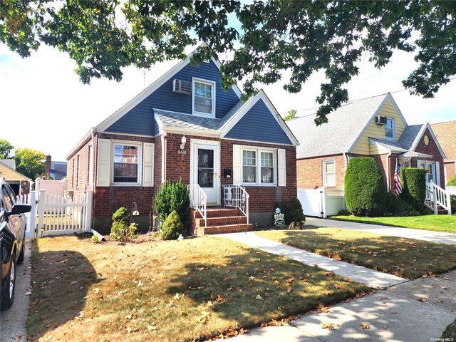 $769,000 | 84-40 259th Street | Floral Park