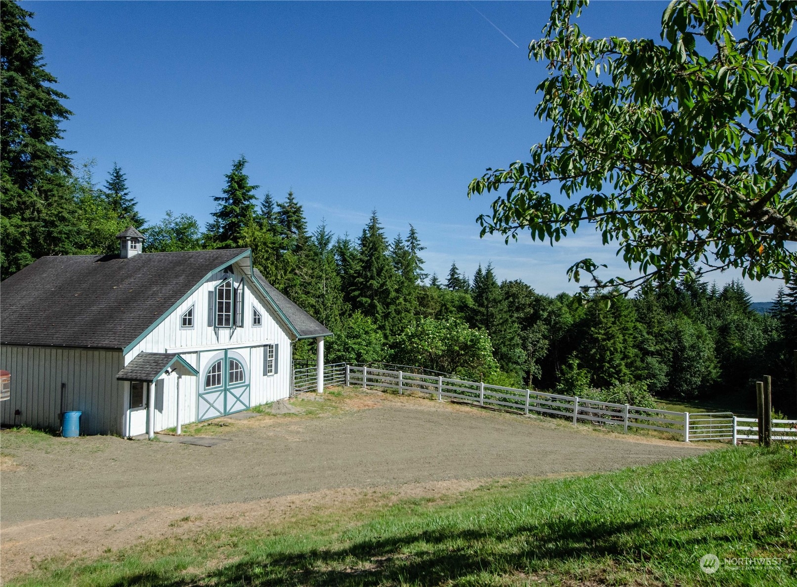 a view of front of house with a yard