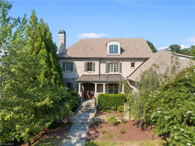 $1,600,000 | 122 Highclere Lane | Regency Cottages