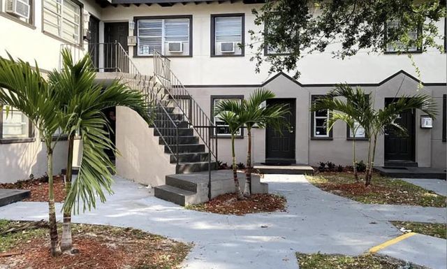 $1,495 | 2722 Poinsettia Avenue | Northwood Shores