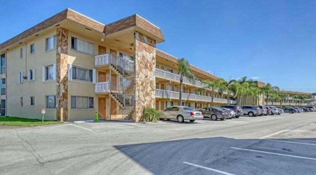 $1,600 | 600 Village Green, Unit C205 | Palm Springs Village