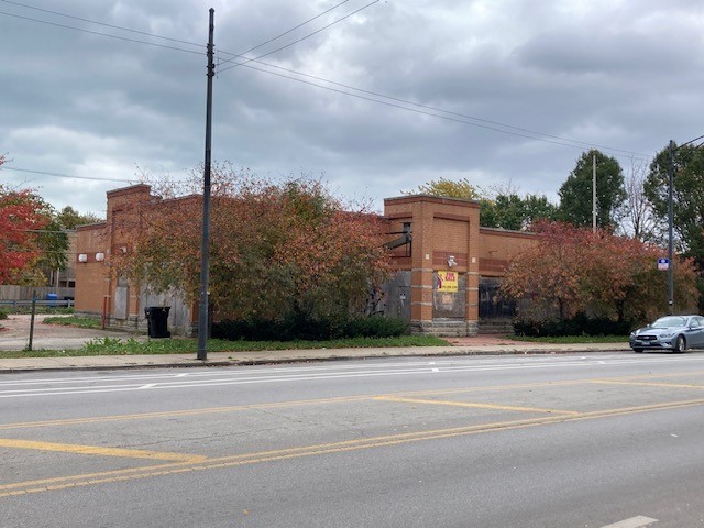 a tall building next to a yard