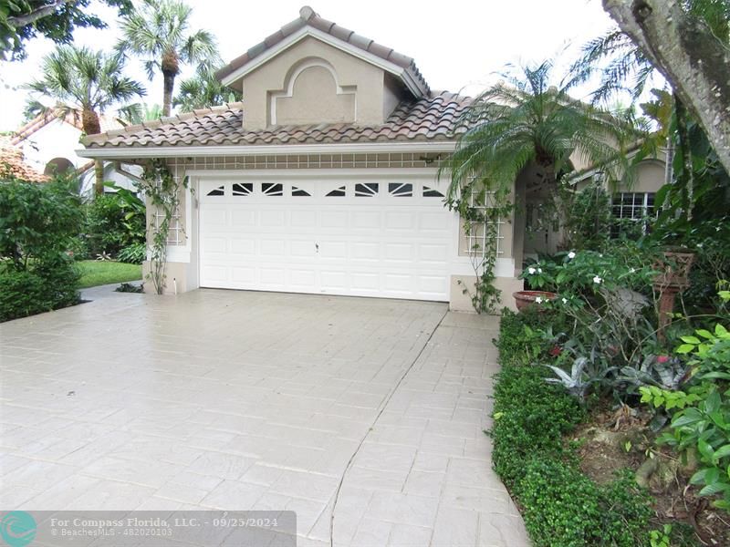 a view of a house with a yard and plants