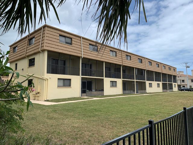 $2,300 | 7101 Ridgewood Avenue, Unit 209 | Cape Canaveral