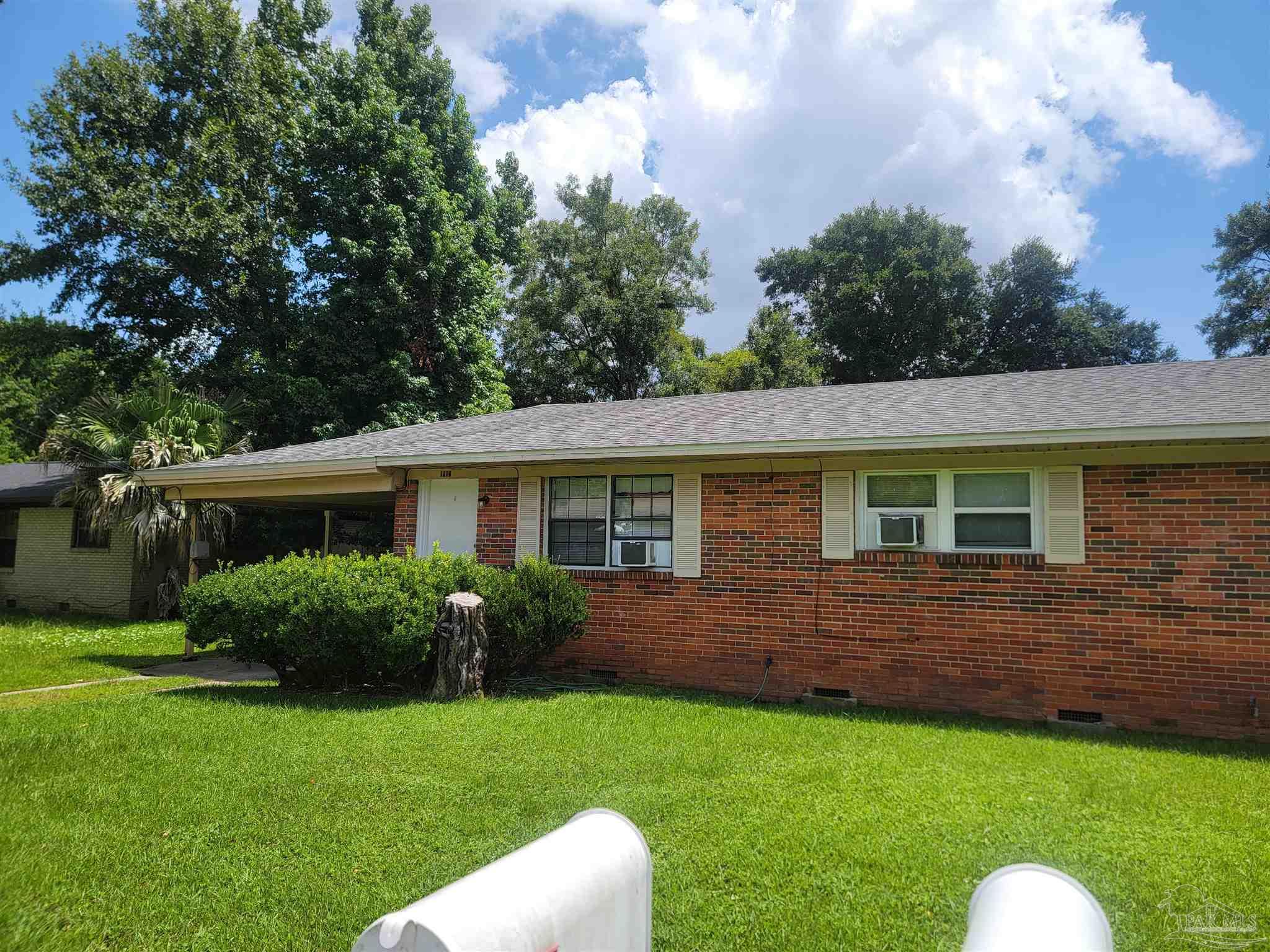 a view of a house with a backyard