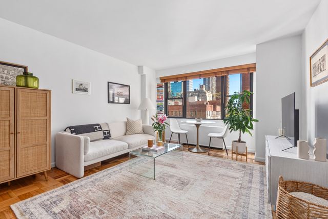 $699,000 | 201 East 77th Street, Unit 7A | Upper East Side