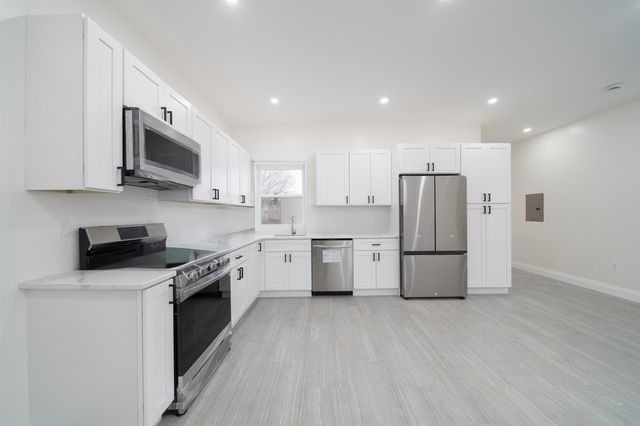 $3,300 | 300 Summit Avenue, Unit 2 | West End