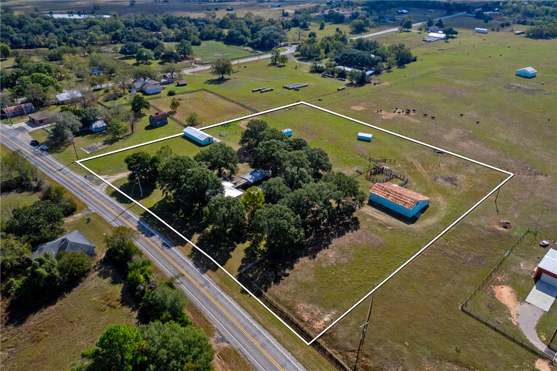 an aerial view of a tennis court