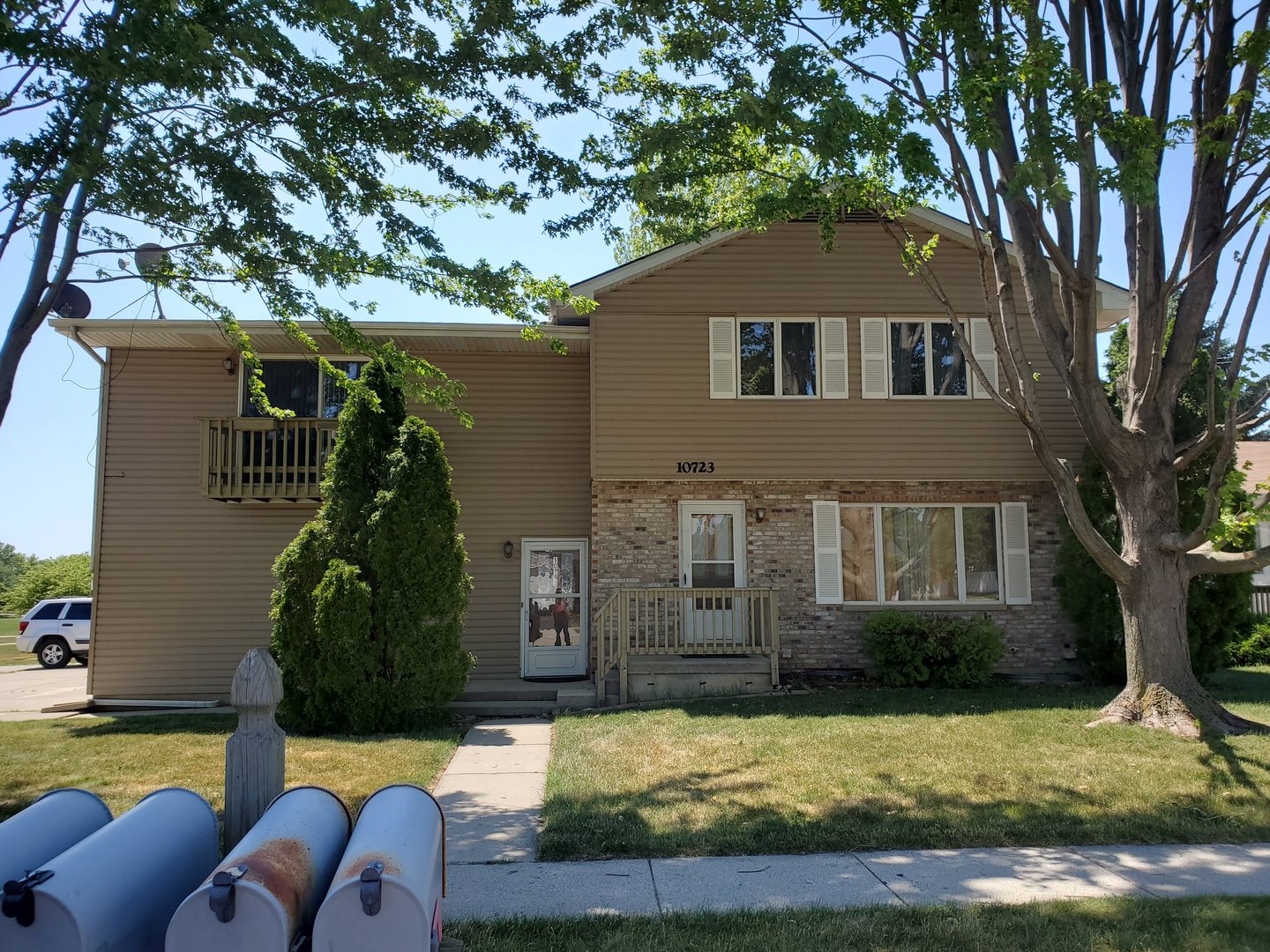 front view of house with a yard