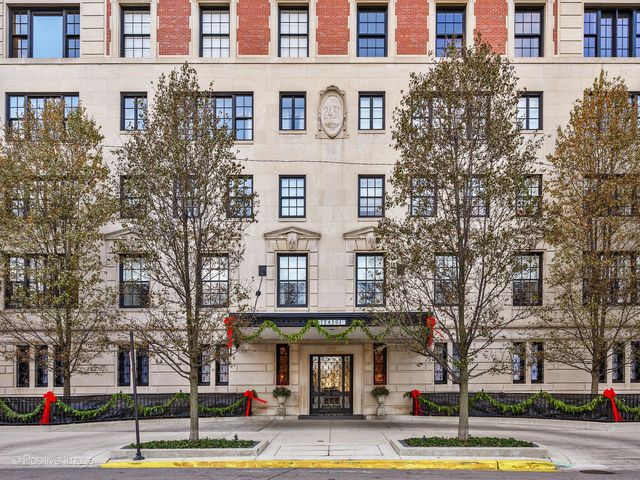 $2,000,000 | 2430 North Lakeview Avenue, Unit 1112N | Lincoln Park