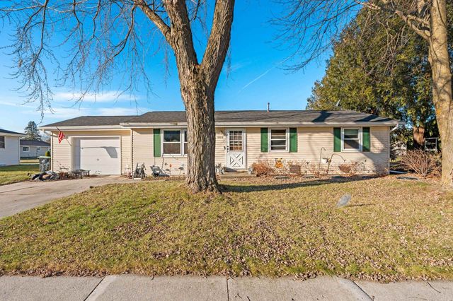 $179,900 | 1805 Jackson Street | New Holstein