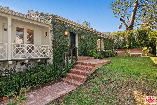 $2,995,000 | 11128 Montana Avenue | Westwood