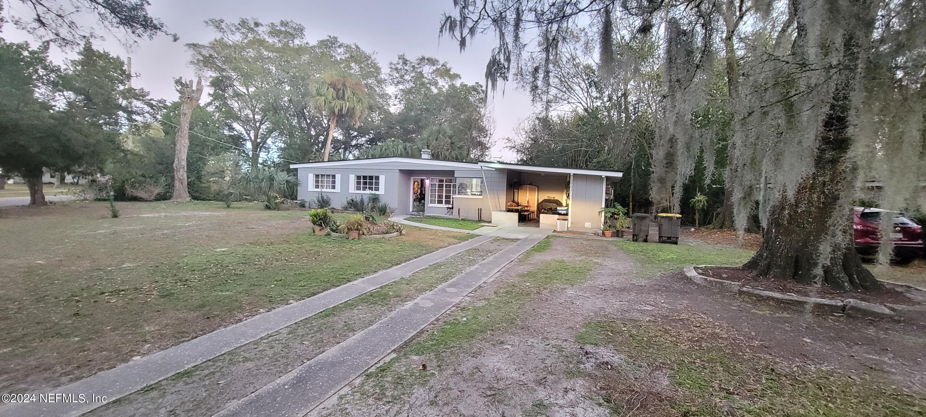 a view of a house with a backyard