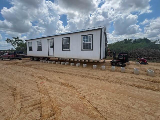 a view of a house with backyard and sitting area