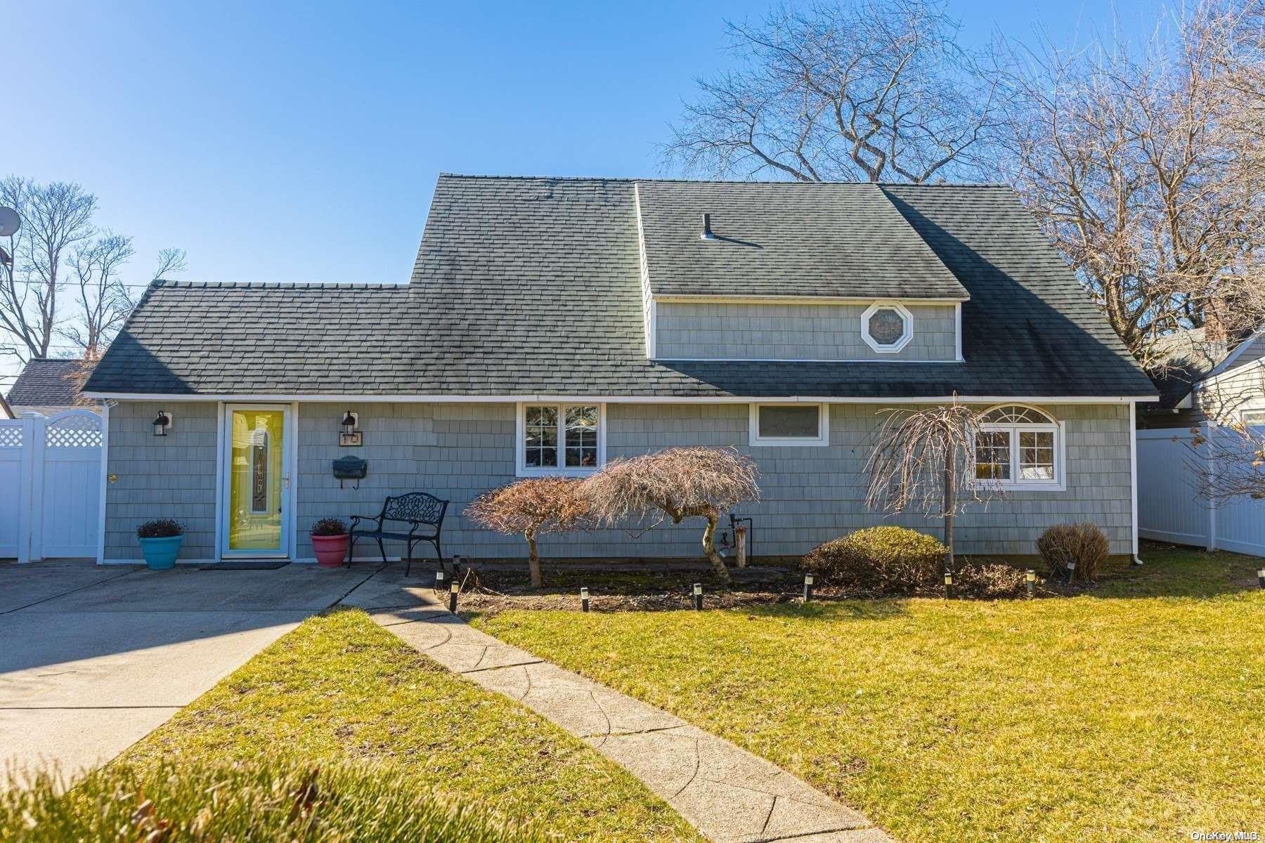 a front view of house with yard