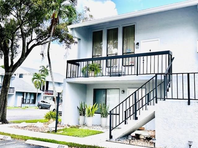 $372,000 | 559 North University Drive, Unit 39 | Midtown Plantation