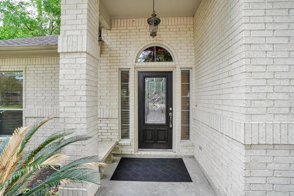 a view of entryway with a rug