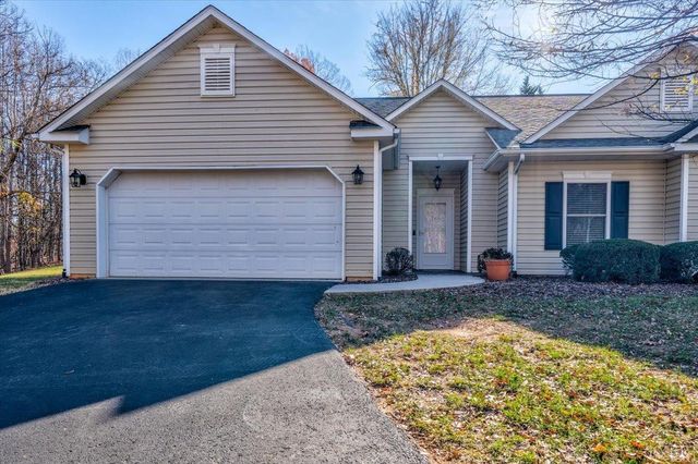 $319,900 | 76 Fairway Oaks Drive | Westlake Corner