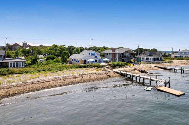 $2,900,000 | 17 Beach Road | Martha's Vineyard