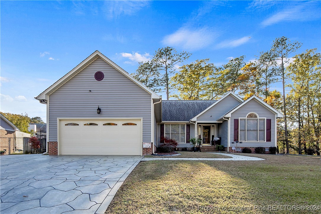 a view of a yard in front of house