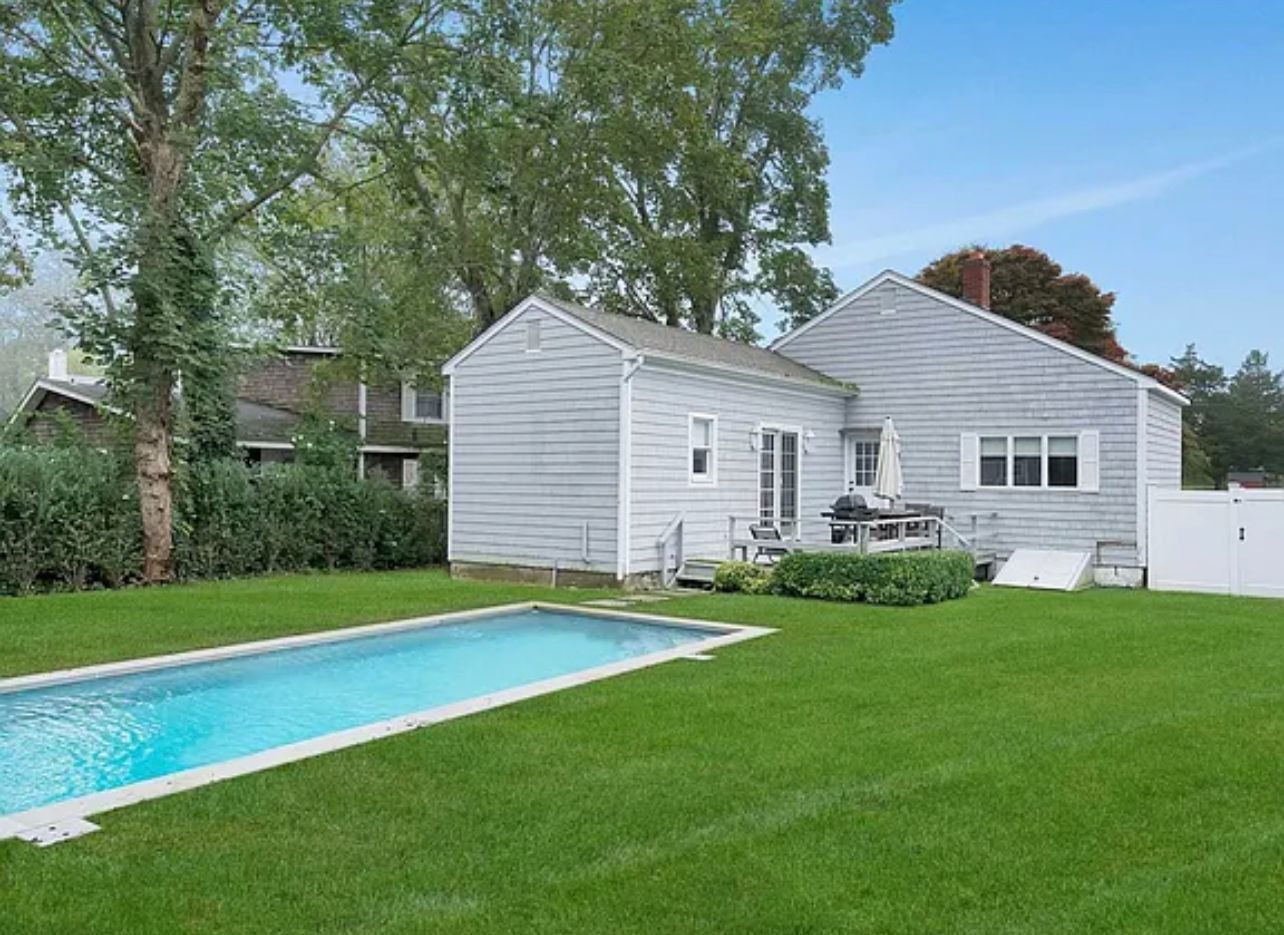 a view of a house with a backyard