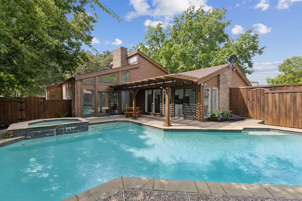 a view of a house with backyard and sitting area