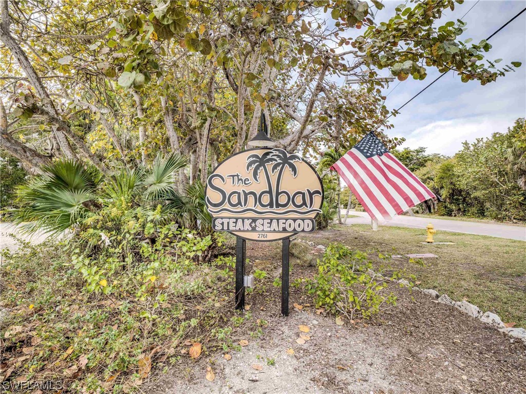 a view of sign board with yard