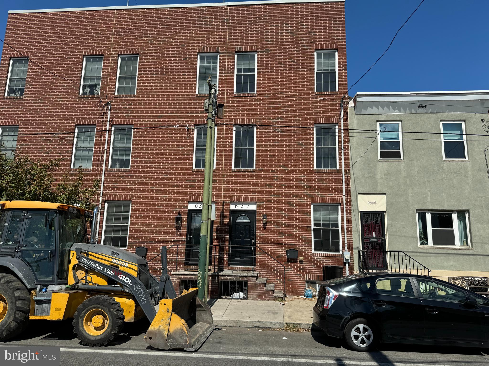 a car parked in front of a building