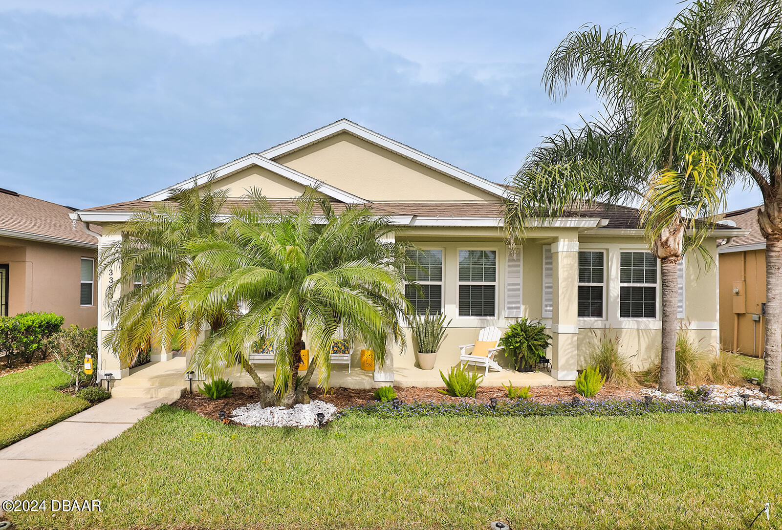 a front view of house with yard