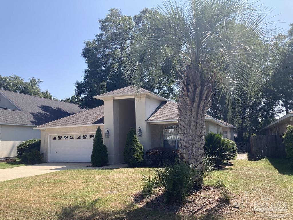 a view of a house with a yard