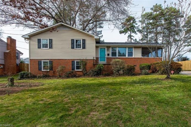 $340,000 | 2879 Ashwood Drive | Knollwood Manor