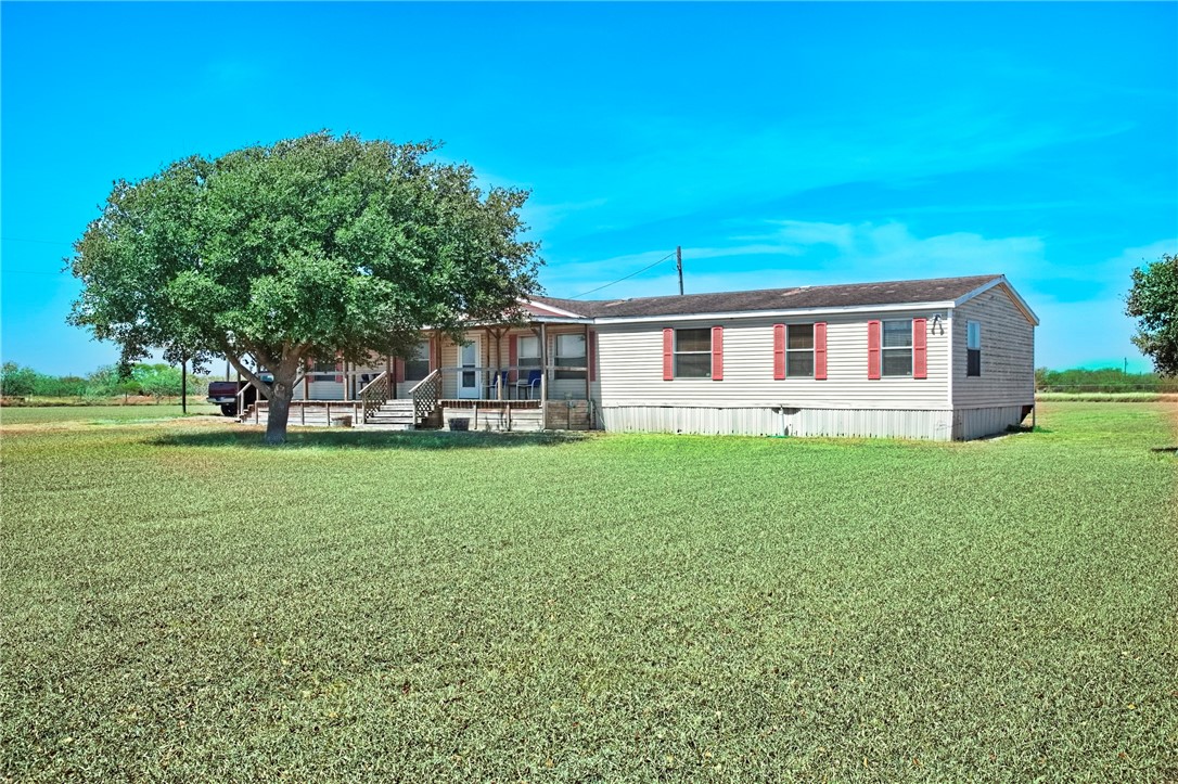 a view of a house with a backyard