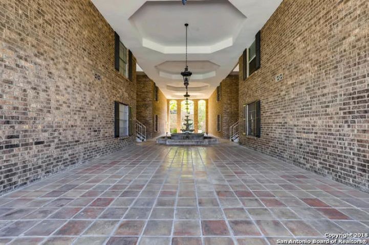 a view of an entryway of a house