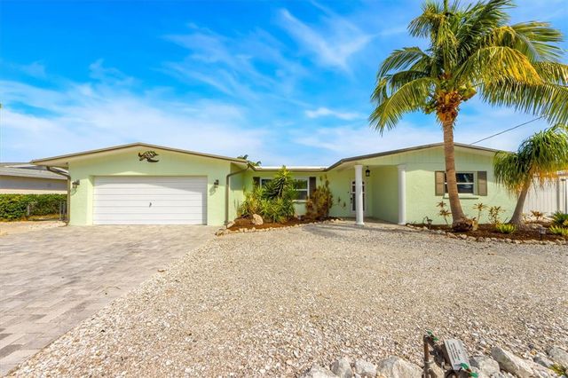 Homes for Sale with Pool in Flamingo Cay, Bradenton, FL | Compass