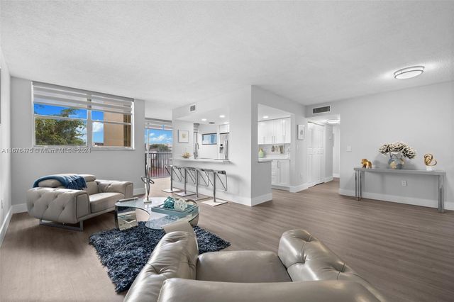 $329,900 | 9441 Southwest 4th Street, Unit 310 | Fountainebleau