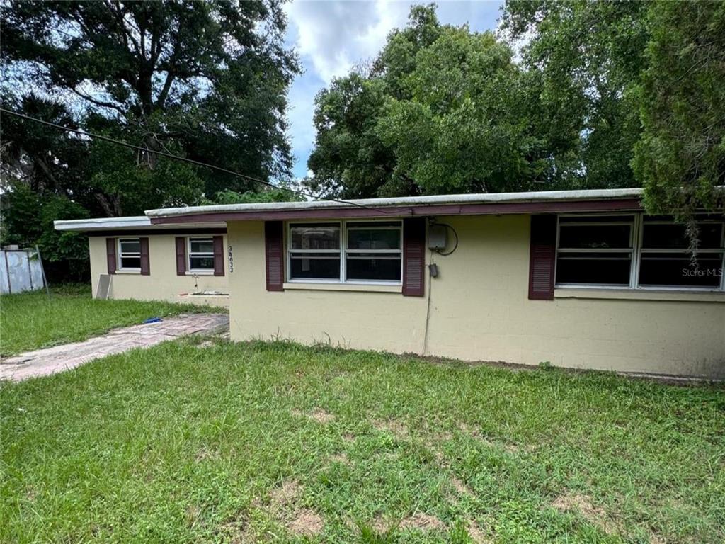 a view of front of house with a yard