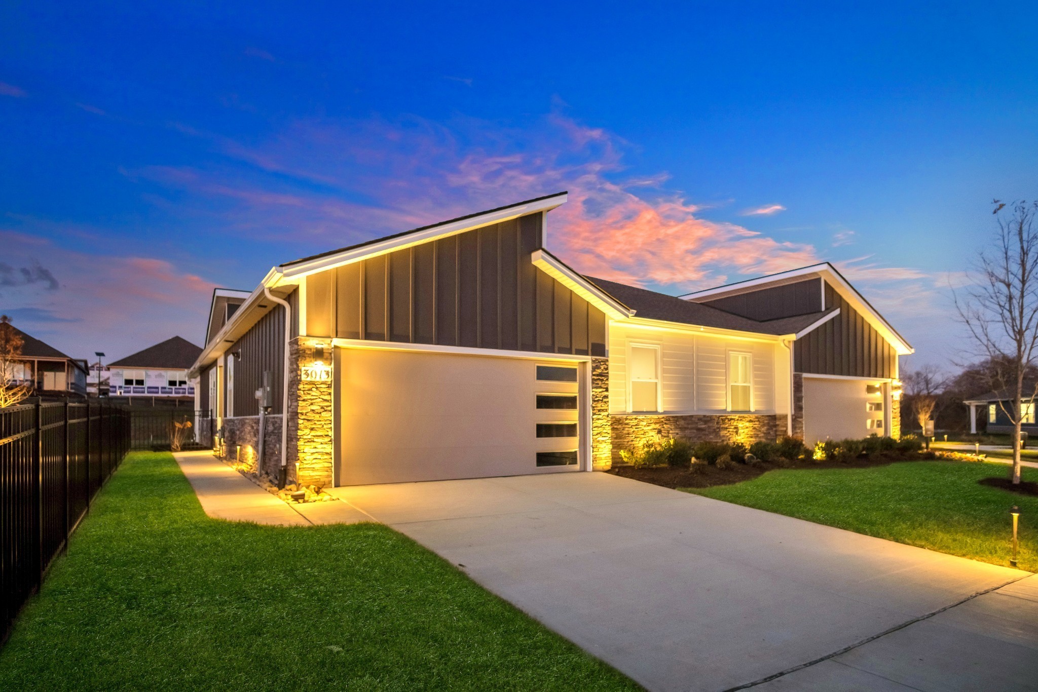 a view of a house with a yard