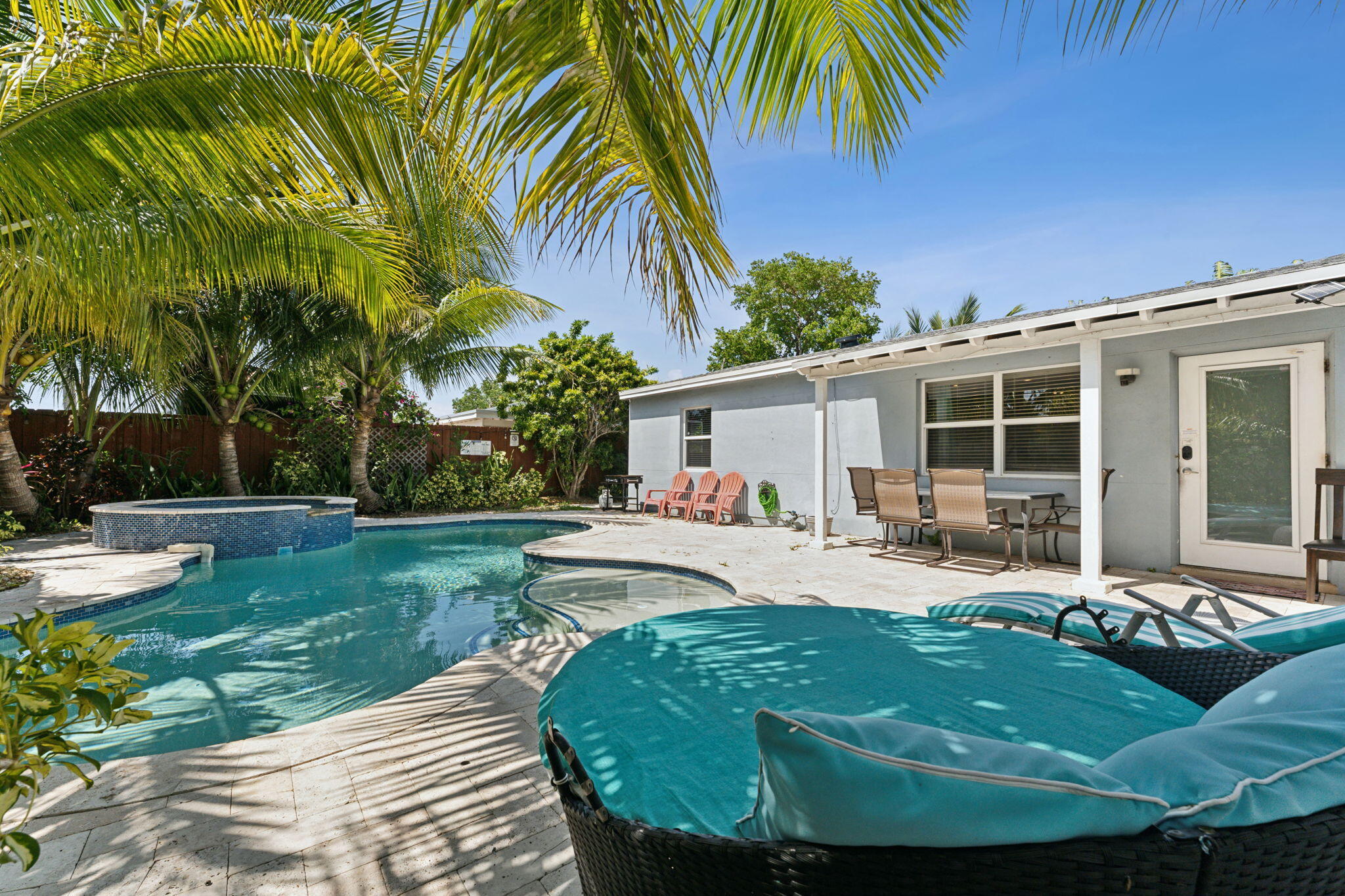 a view of a house with backyard and sitting area